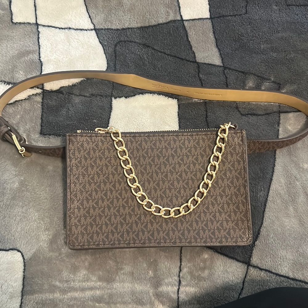 Michael Kors fanny pack . Brown color. Clean hardly used.